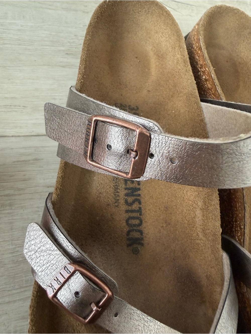 Birkenstock Mayari women’s gold/ bronze sandals size 8 - Picture 5 of 8